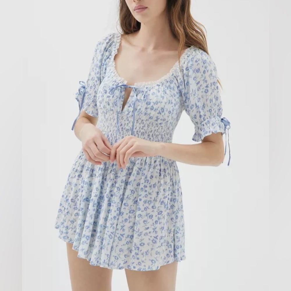 URBAN OUTFITTERS NWT blue and white floral romper with ribbons and lace XS